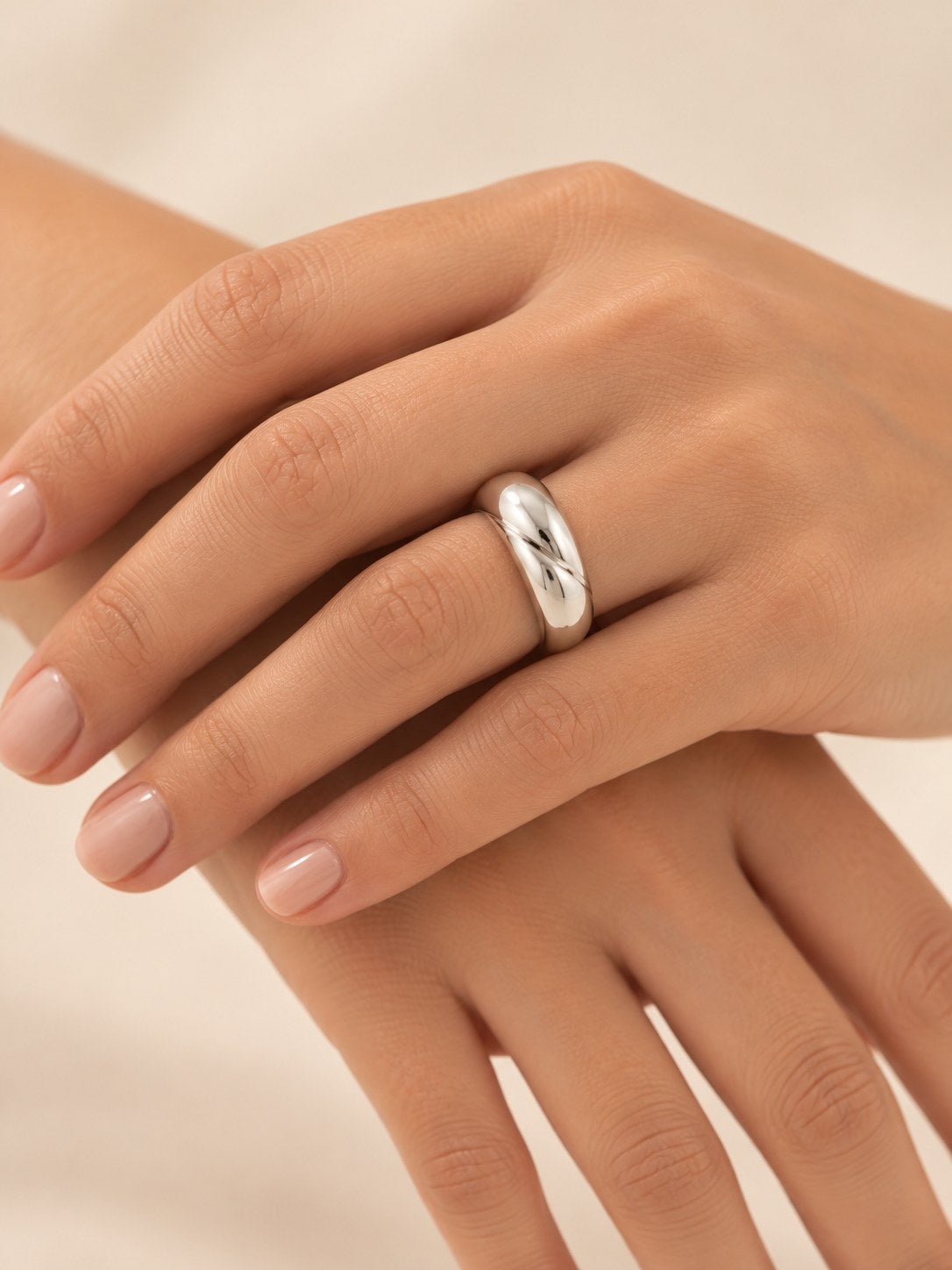 Anillo Chunky Plateado · Modelo · Anturia