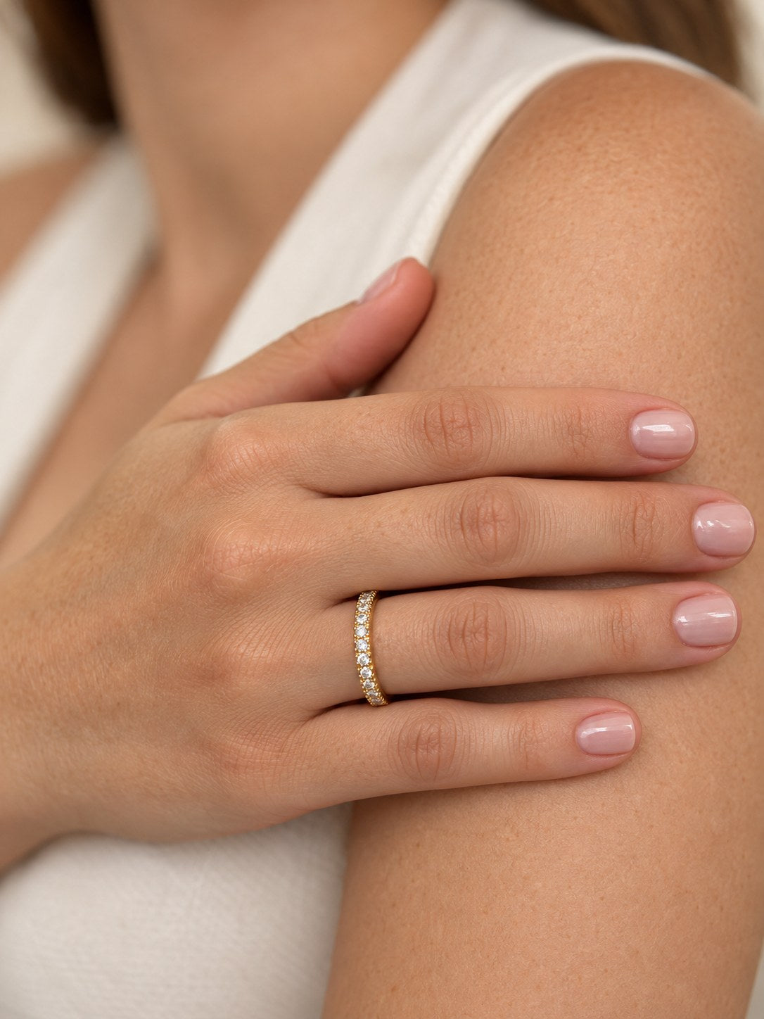 Anillo Microcircones Dorado · Modelo · Anturia