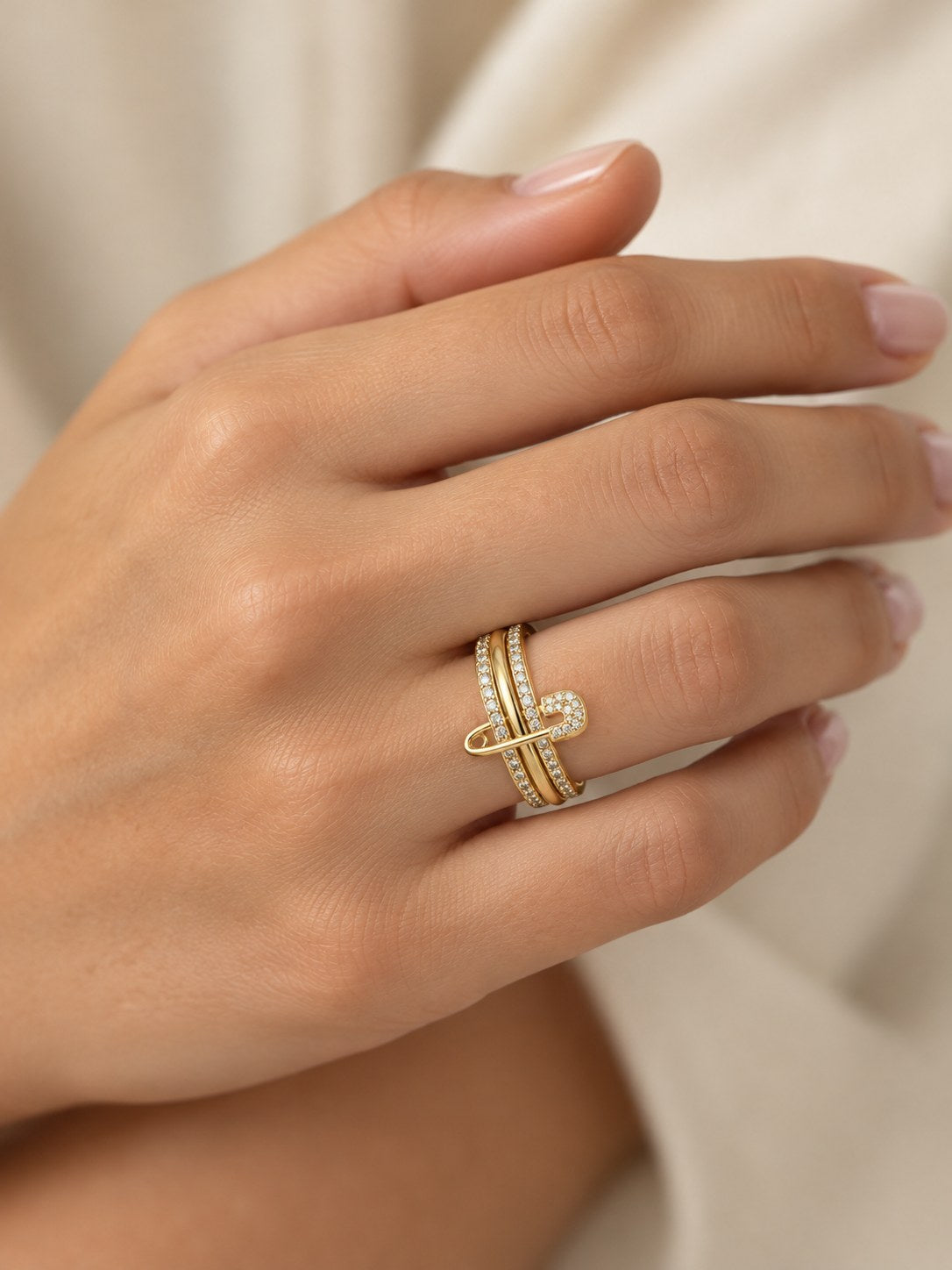 Anillo Triple Nodrisa Dorado · Modelo · Anturia