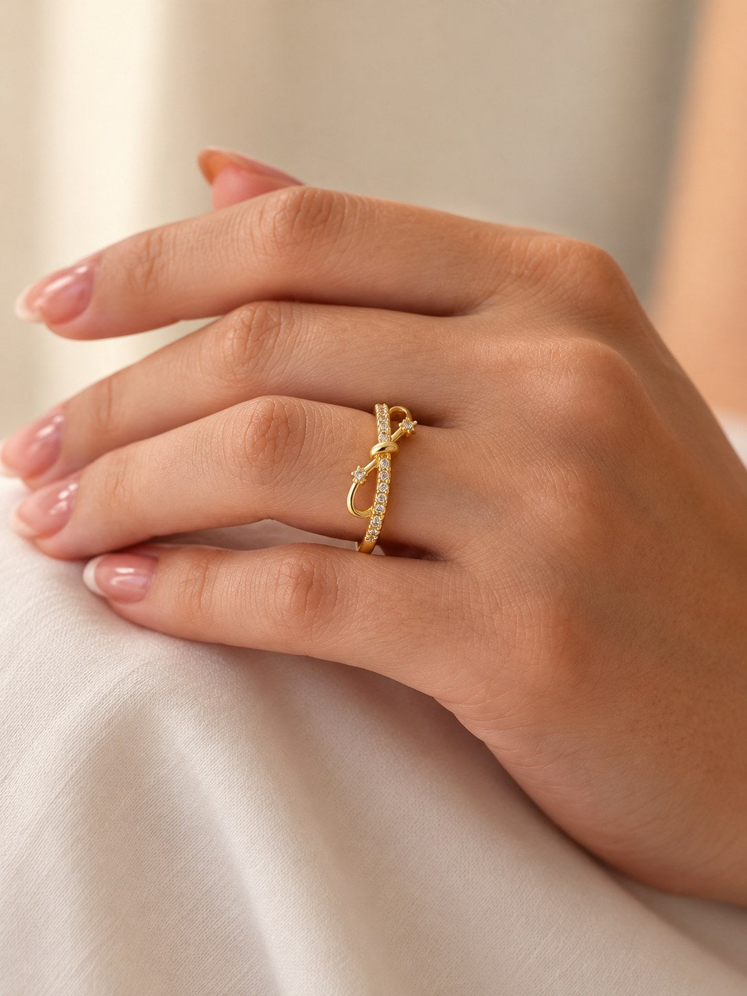 Anillo Moño Microcircón · Modelo · Anturia