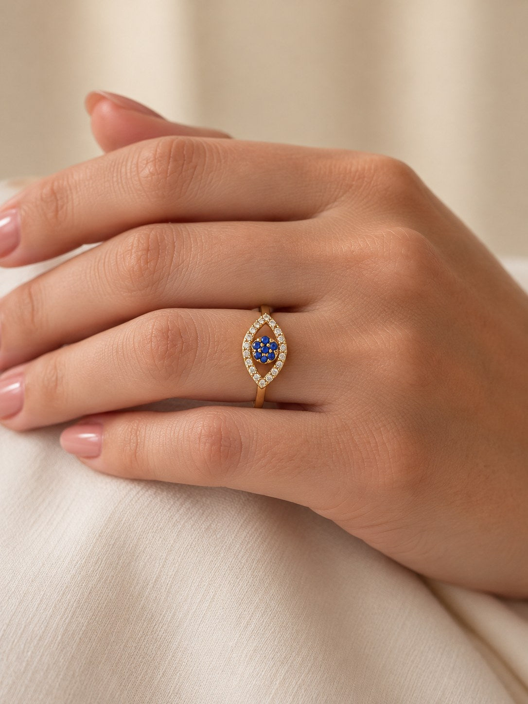 Anillo Microcircón Ojo Turco · Modelo · Anturia