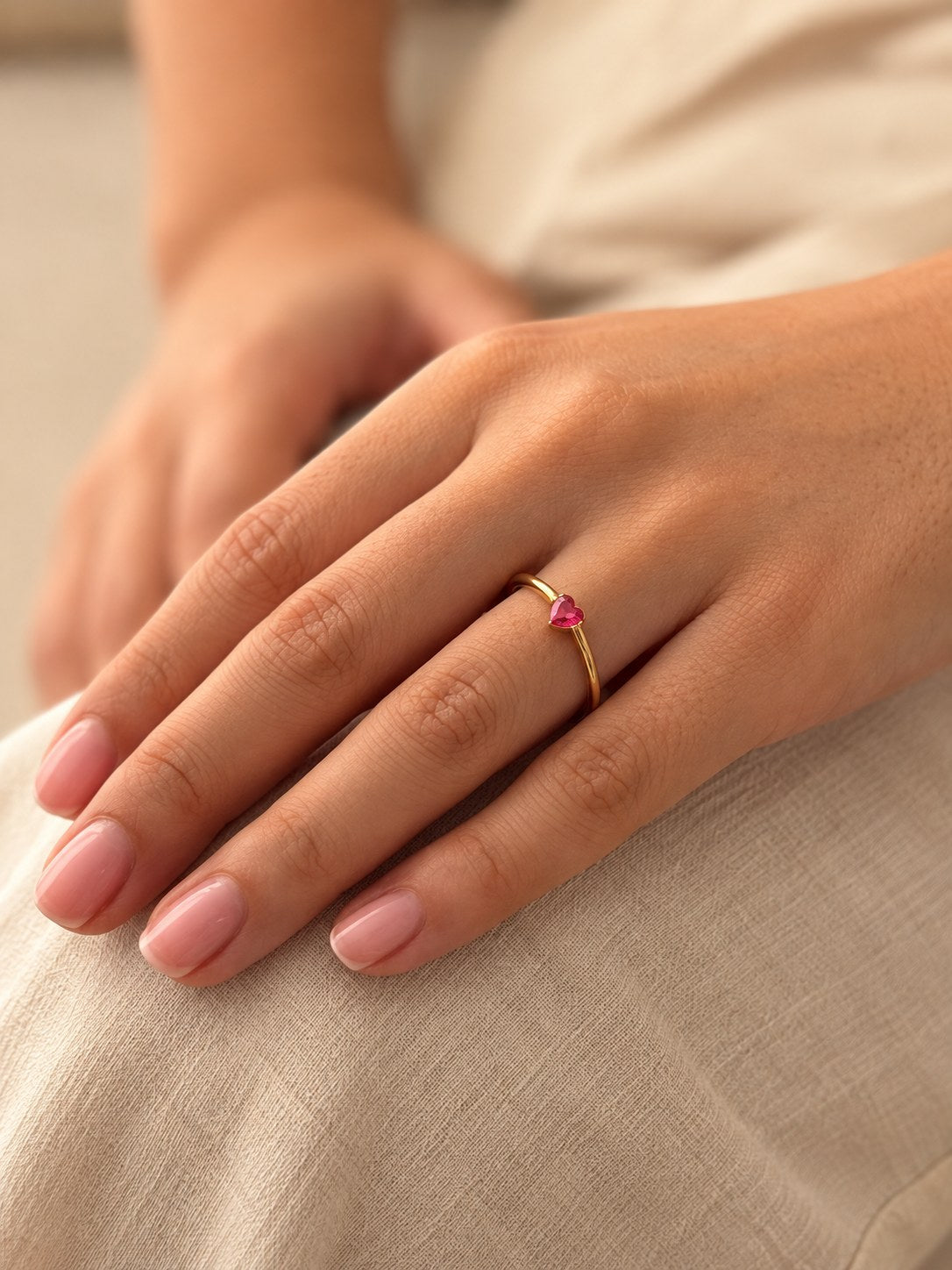 Anillo Corazon Mini Borgoña · Modelo · Anturia