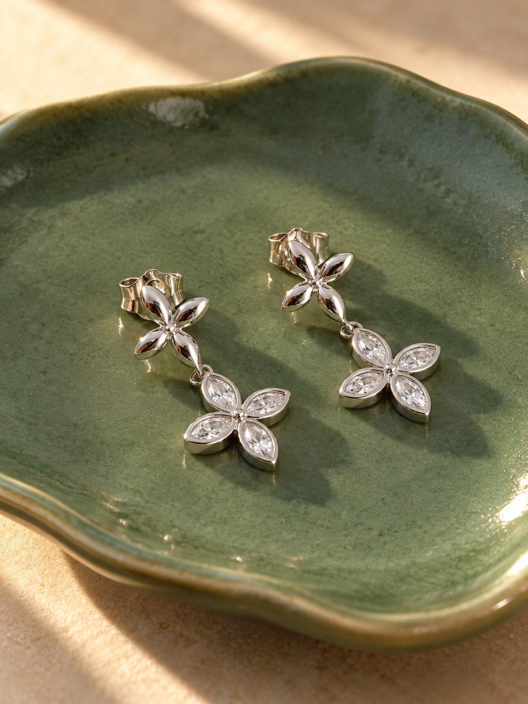 Arete Trebol Circónes Plateado · Lifestyle · Anturia