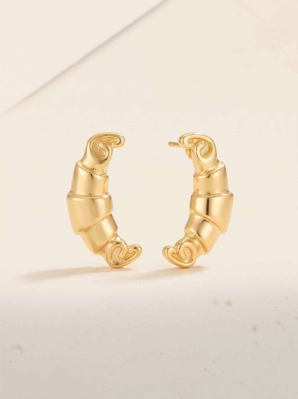 Arete Croissant · Hero · Anturia