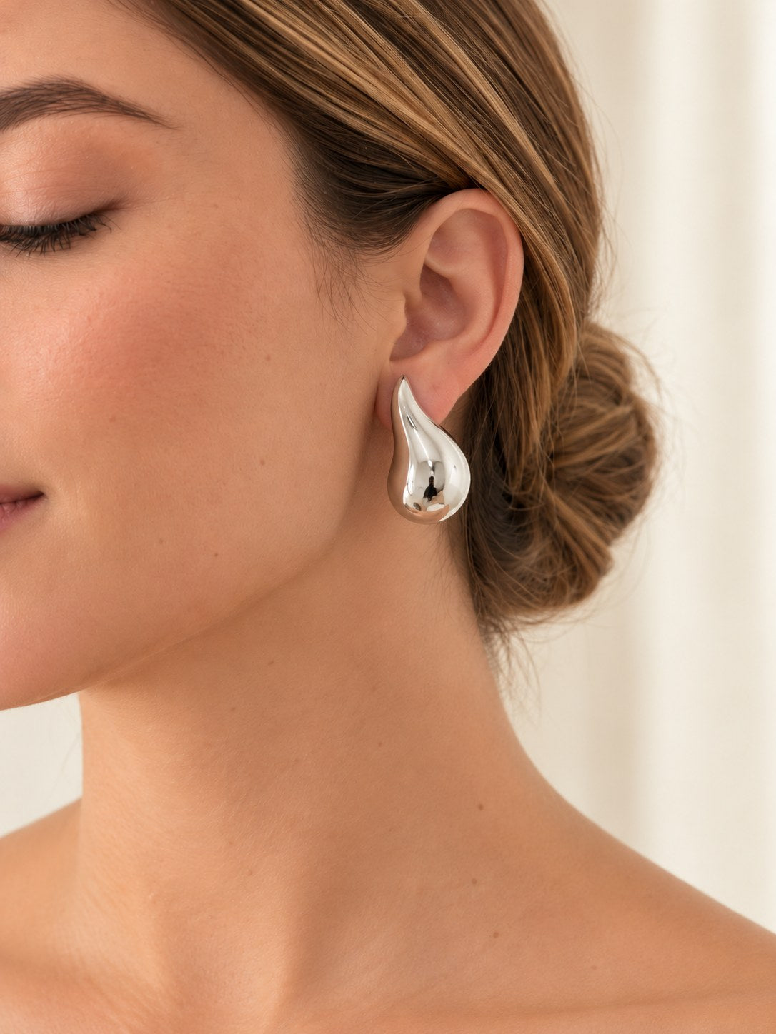 Arete Gota Plateada Grande · Modelo · Anturia