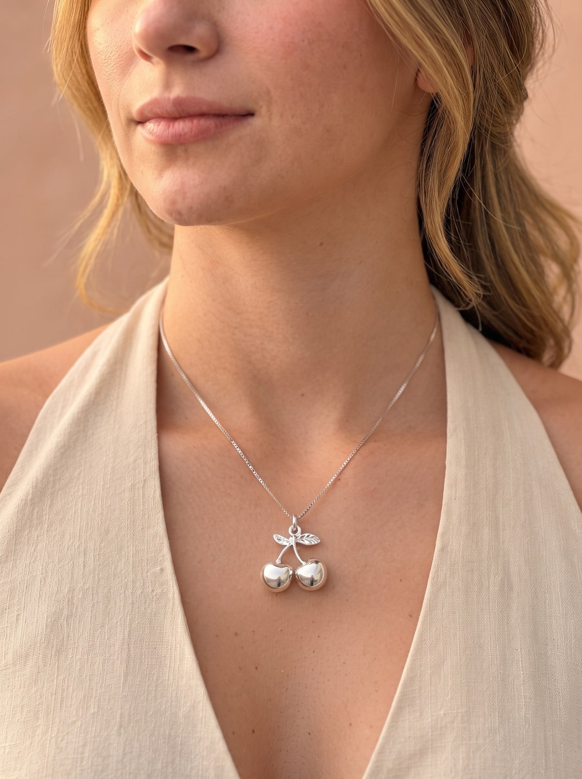 Collar Cereza · Modelo · Anturia