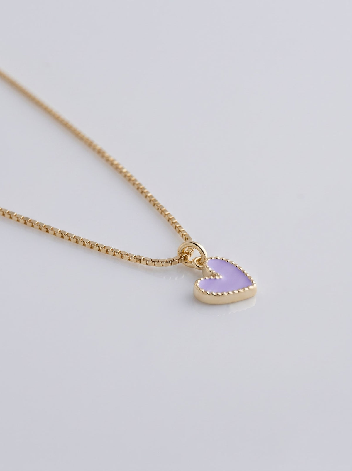 Collar Minimalist Corazon Morado · Macro · Anturia