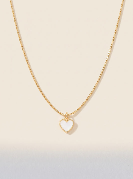 Collar Minimalist Corazon Blanco · Hero · Anturia