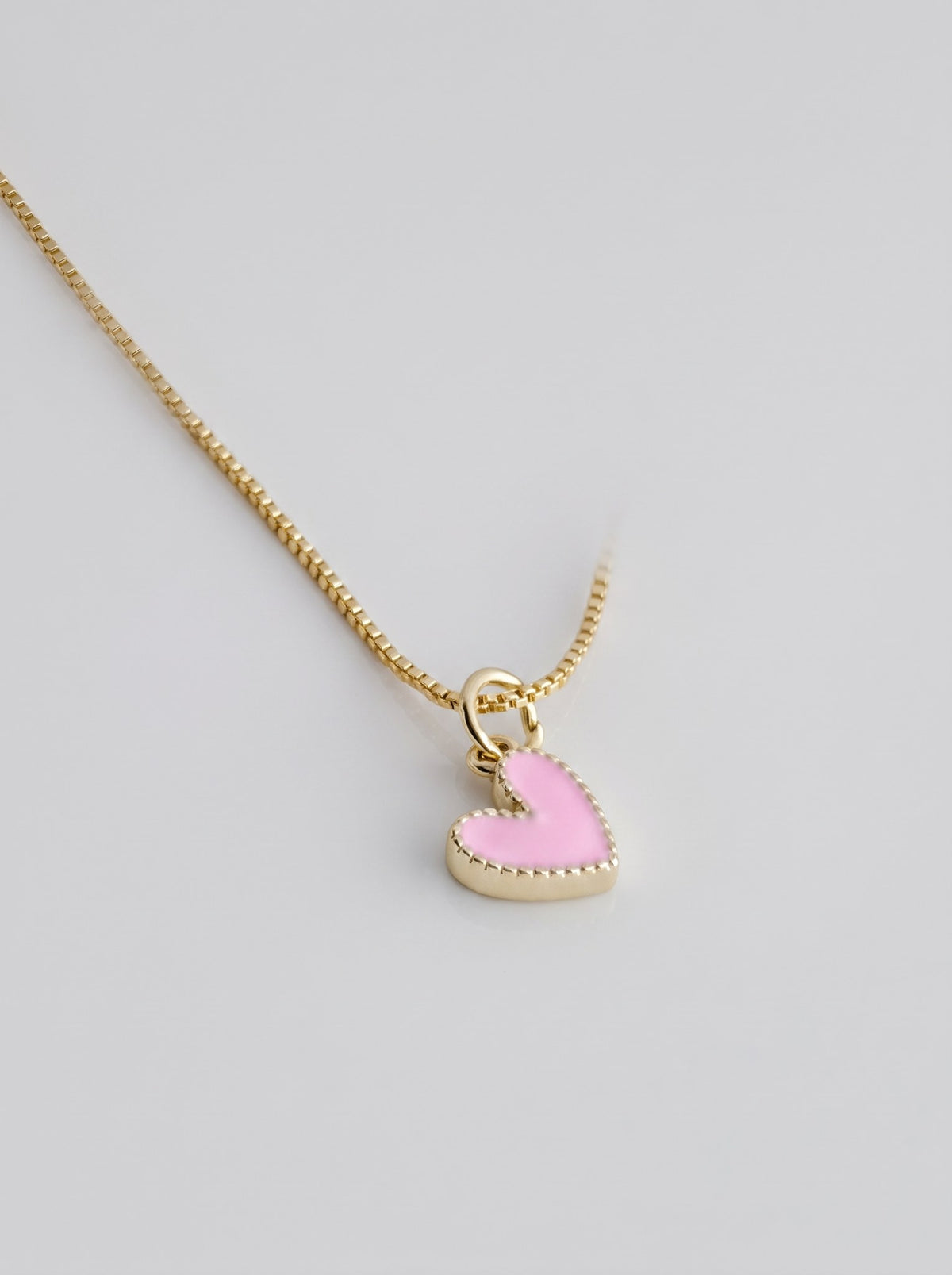 Collar Minimalist Corazon Rosa · Macro · Anturia