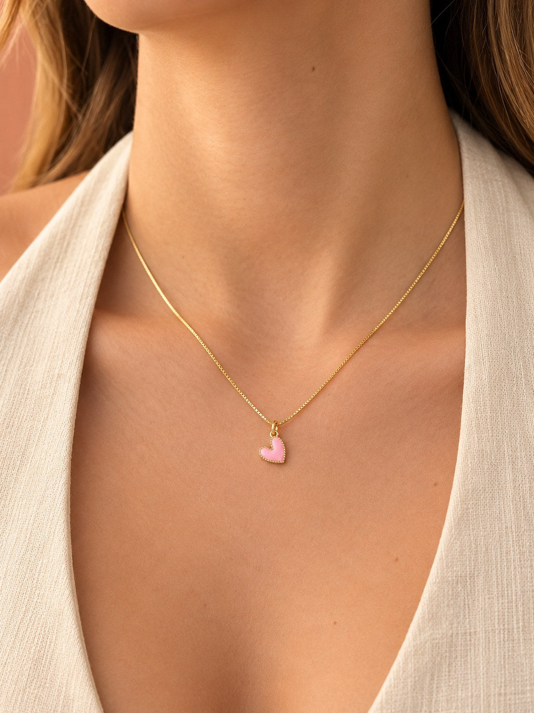 Collar Minimalist Corazon Rosa · Modelo · Anturia