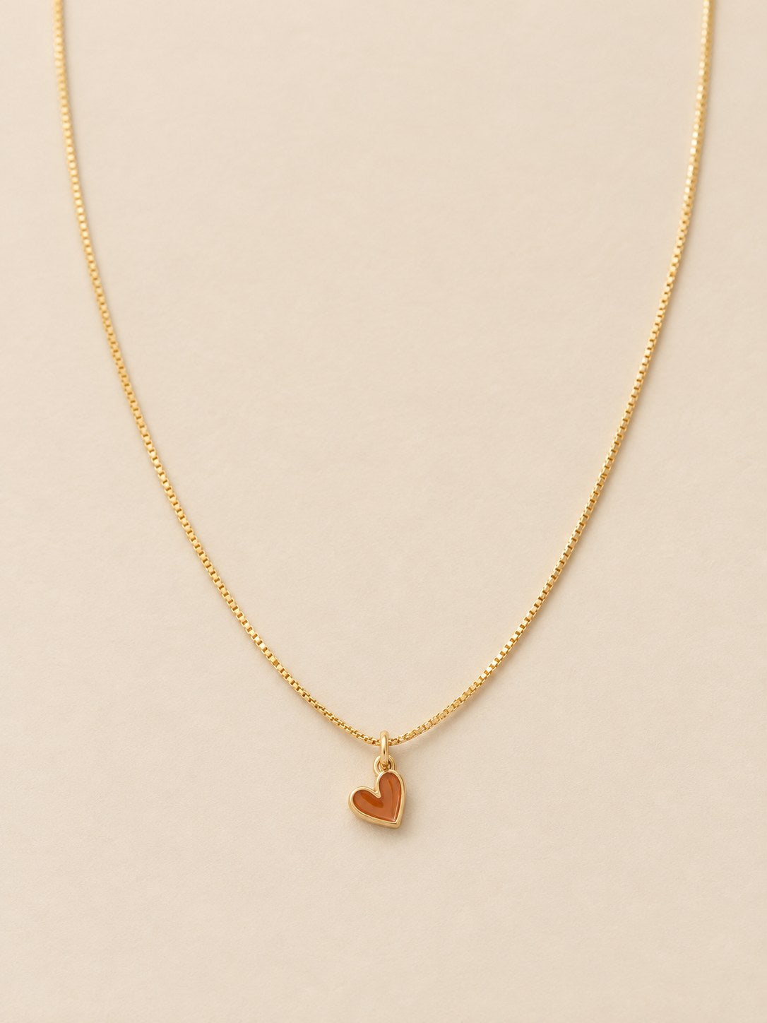 Collar Minimalist Corazon Terracota · Hero · Anturia