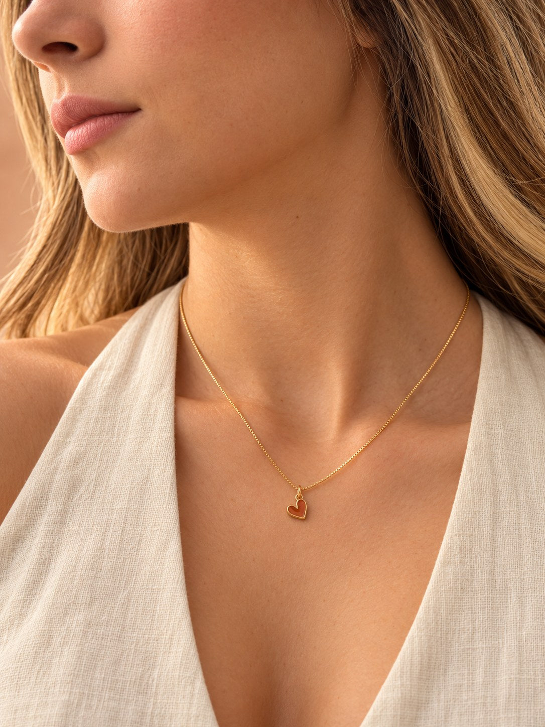 Collar Minimalist Corazon Terracota · Modelo · Anturia