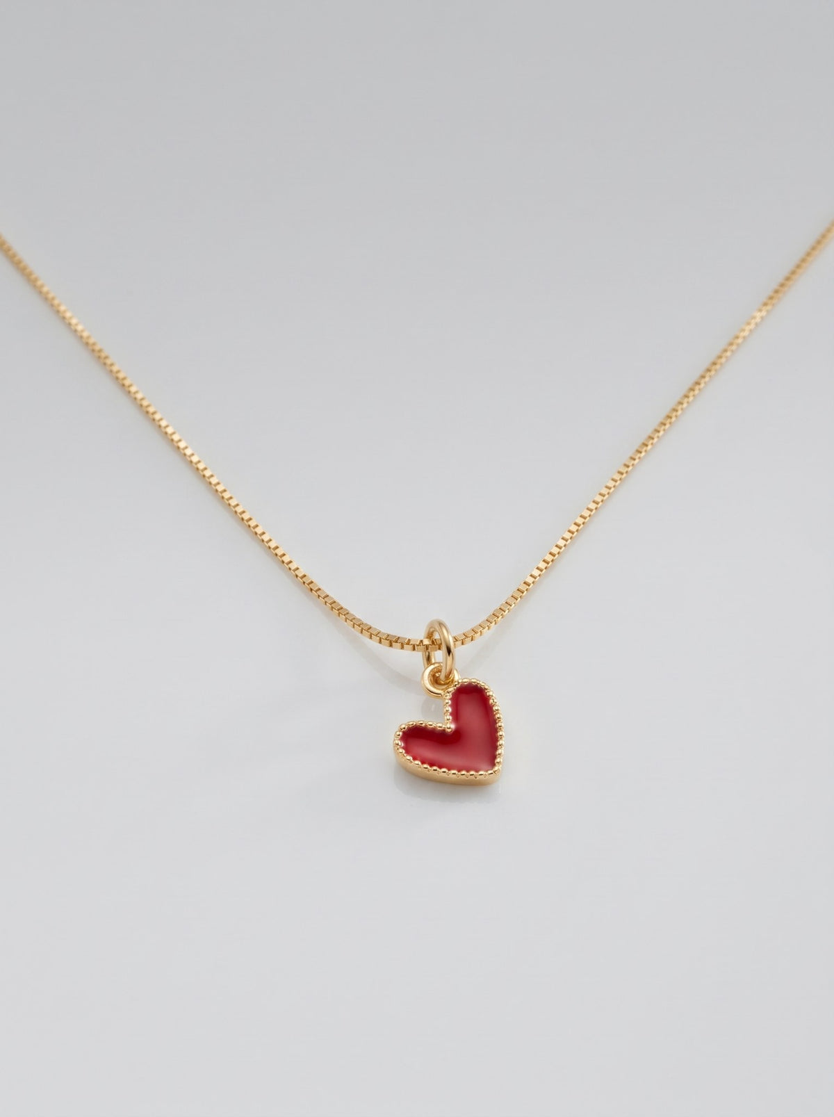 Collar Minimalist Corazon Rojo · Macro · Anturia