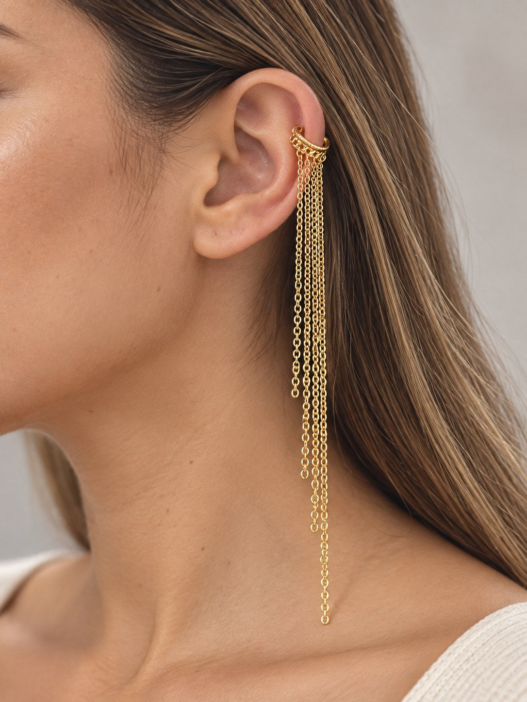 Earcuff Cadenas · Modelo · Anturia