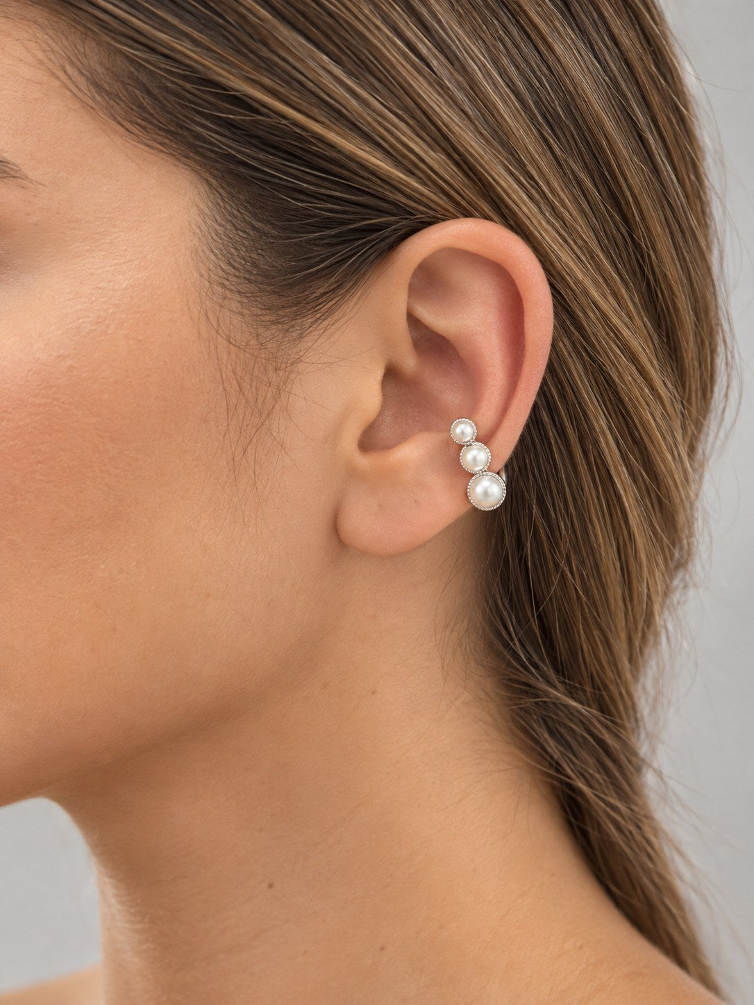 Earcuff Perlas Plateado · Modelo · Anturia