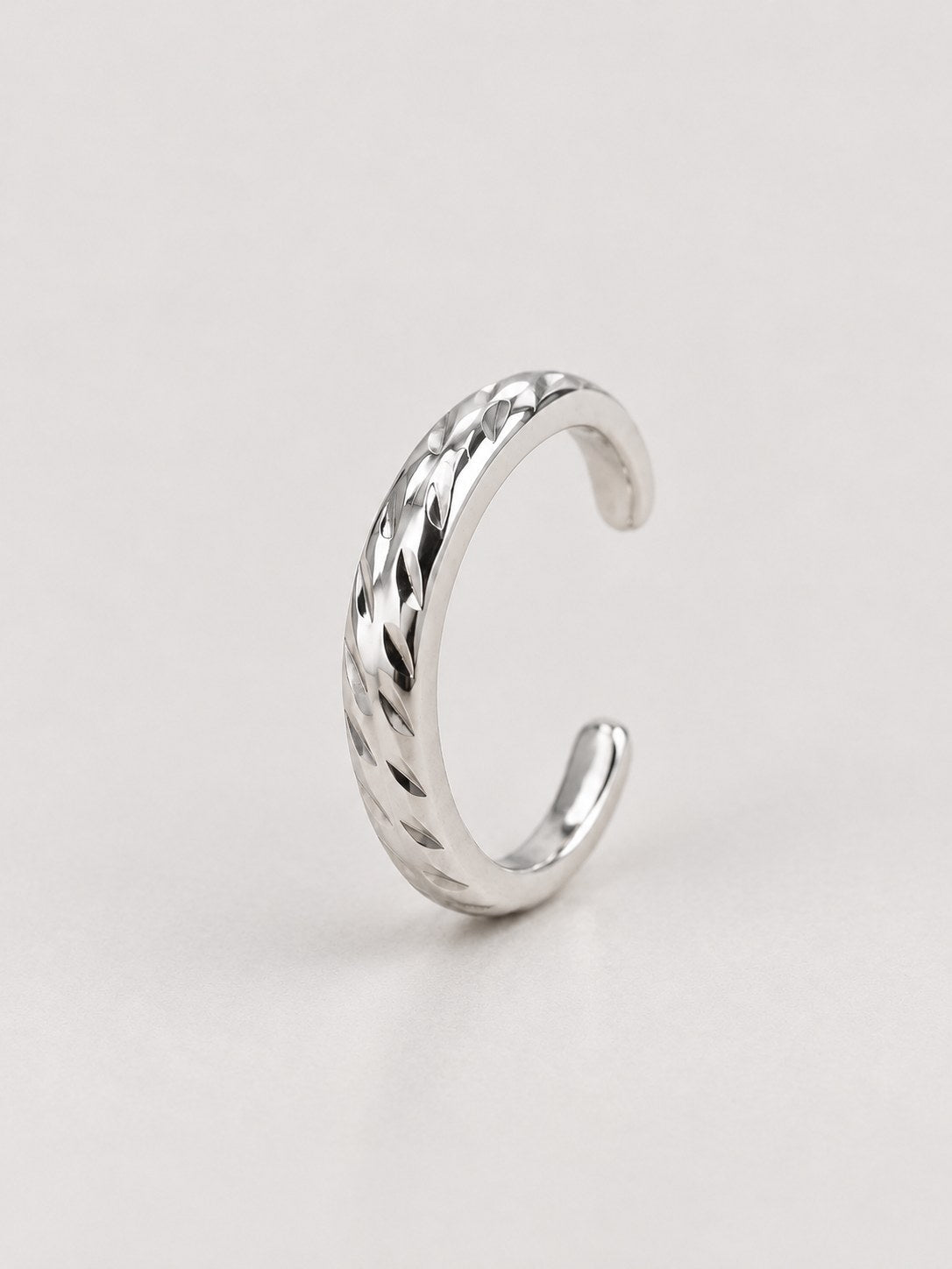 Earcuff Liso Estrella Plateado · Macro · Anturia