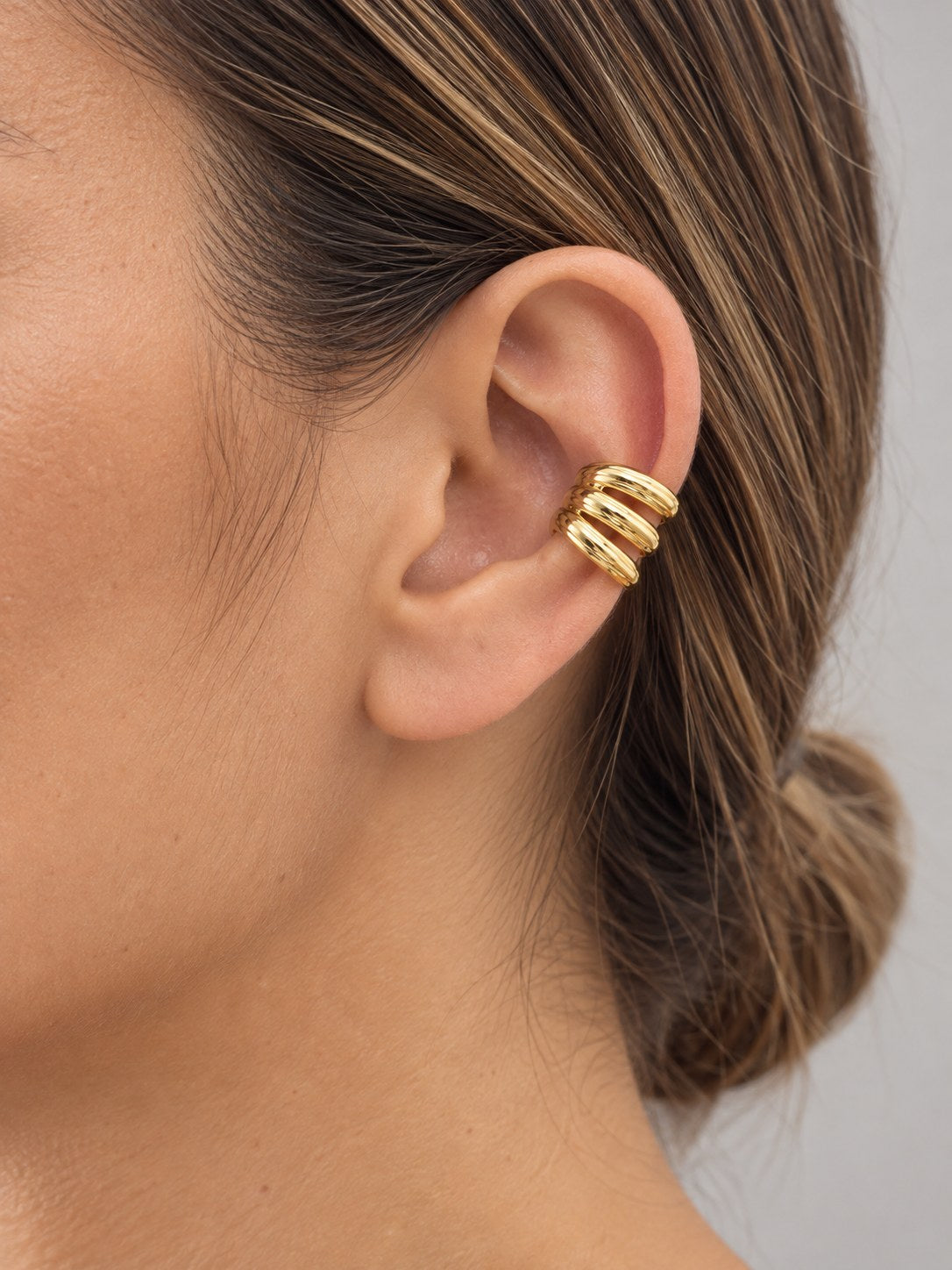 Earcuff 3 Lineas Dorado · Modelo · Anturia