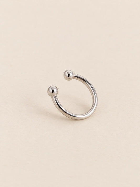 Earcuff Plateado Liso · Hero · Anturia
