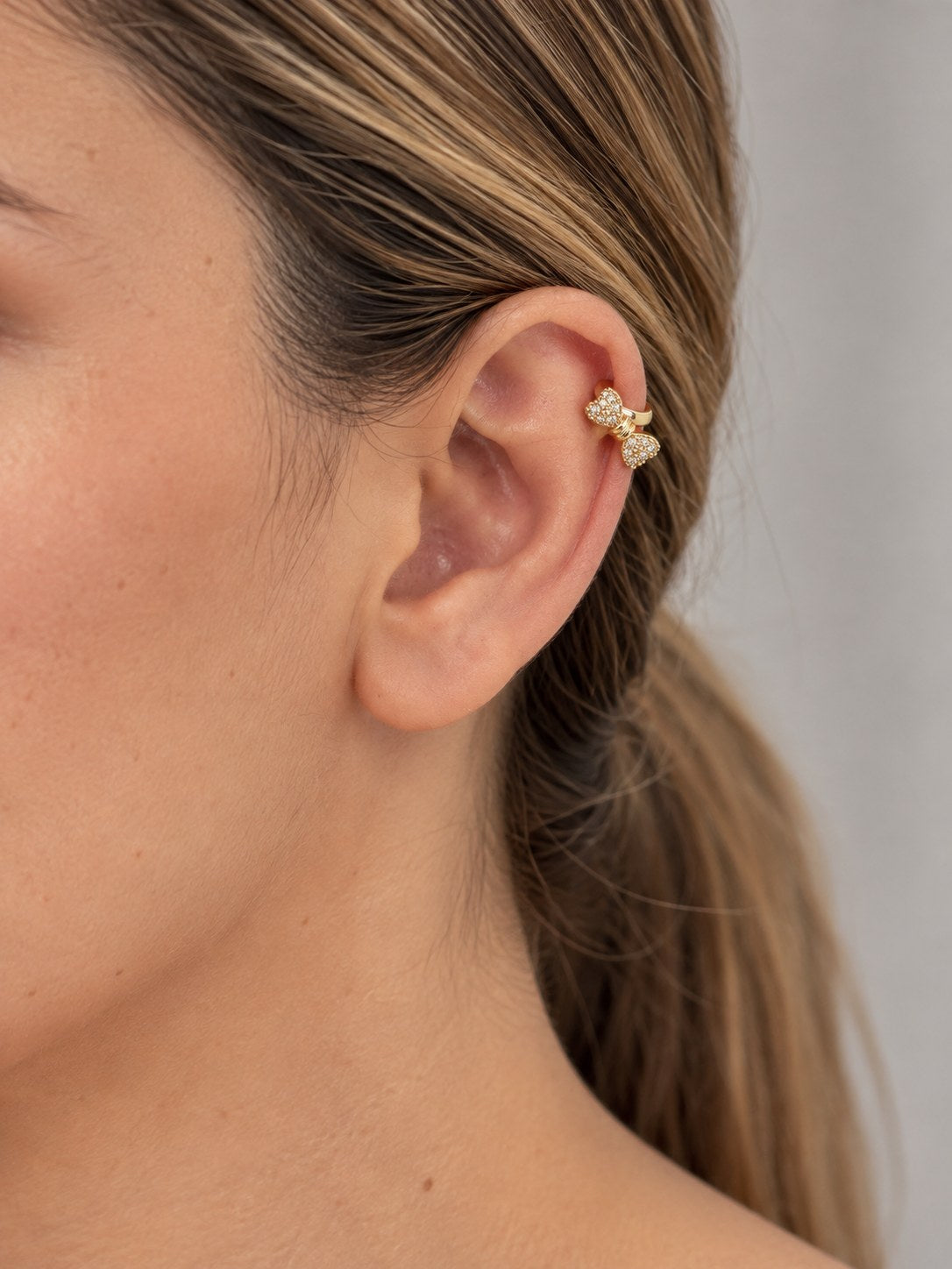 Earcuff Moño Microcircones · Modelo · Anturia