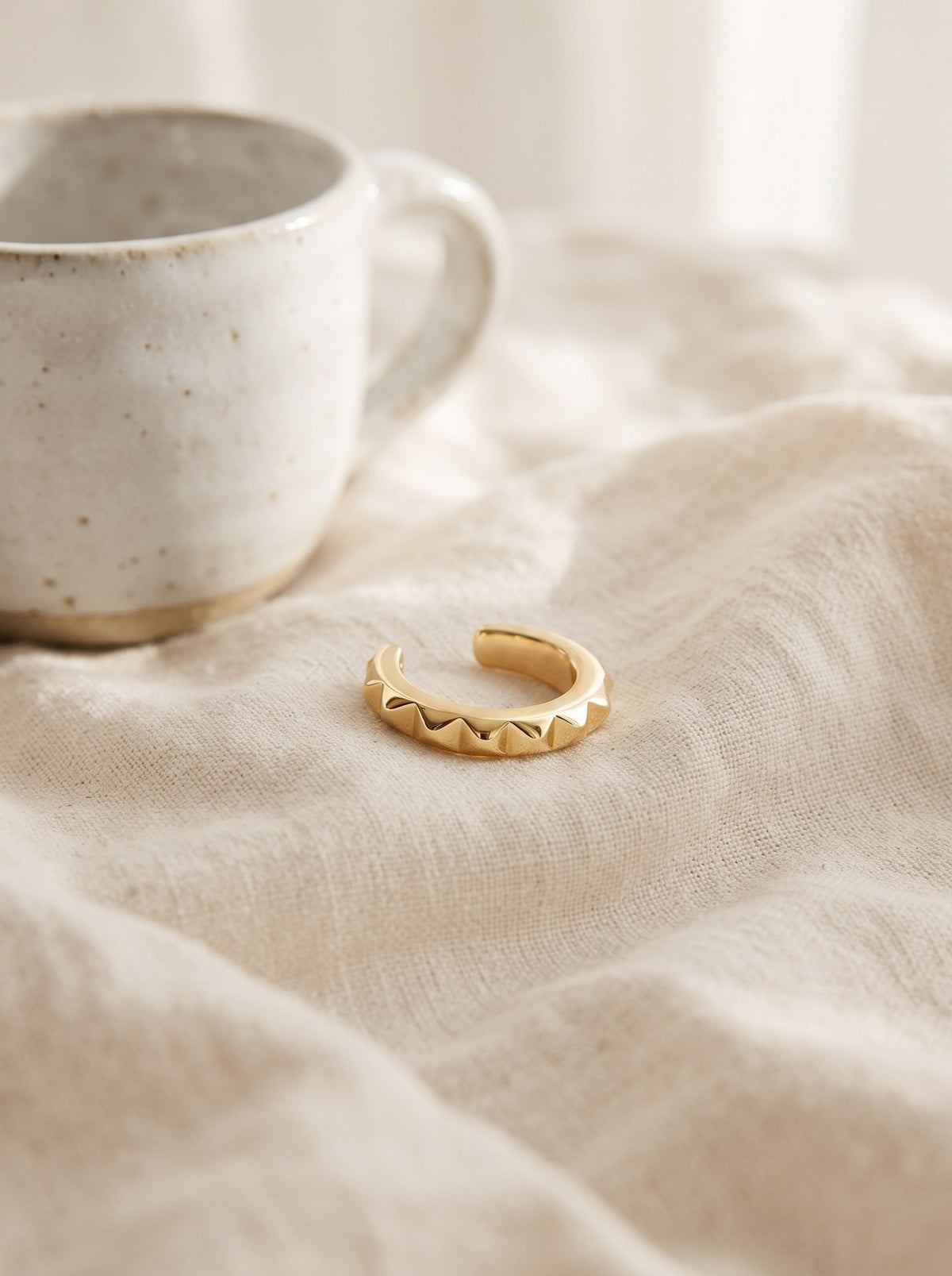 Earcuff Diamantado Dorado · Lifestyle · Anturia