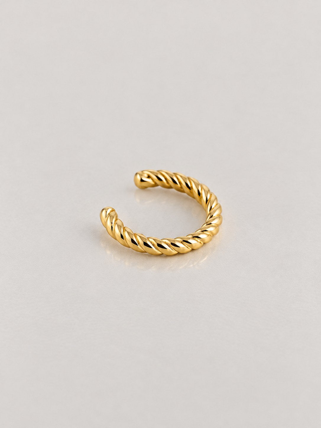 Earcuff Entorchado N.º 2 · Macro · Anturia