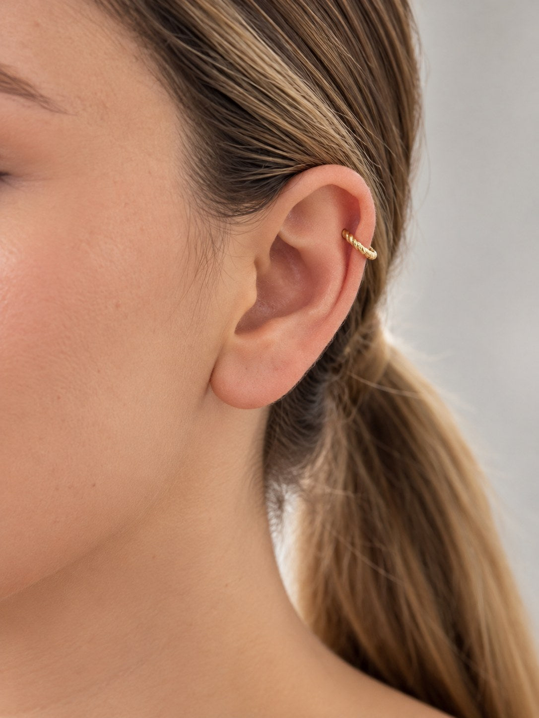 Earcuff Entorchado N.º 2 · Modelo · Anturia
