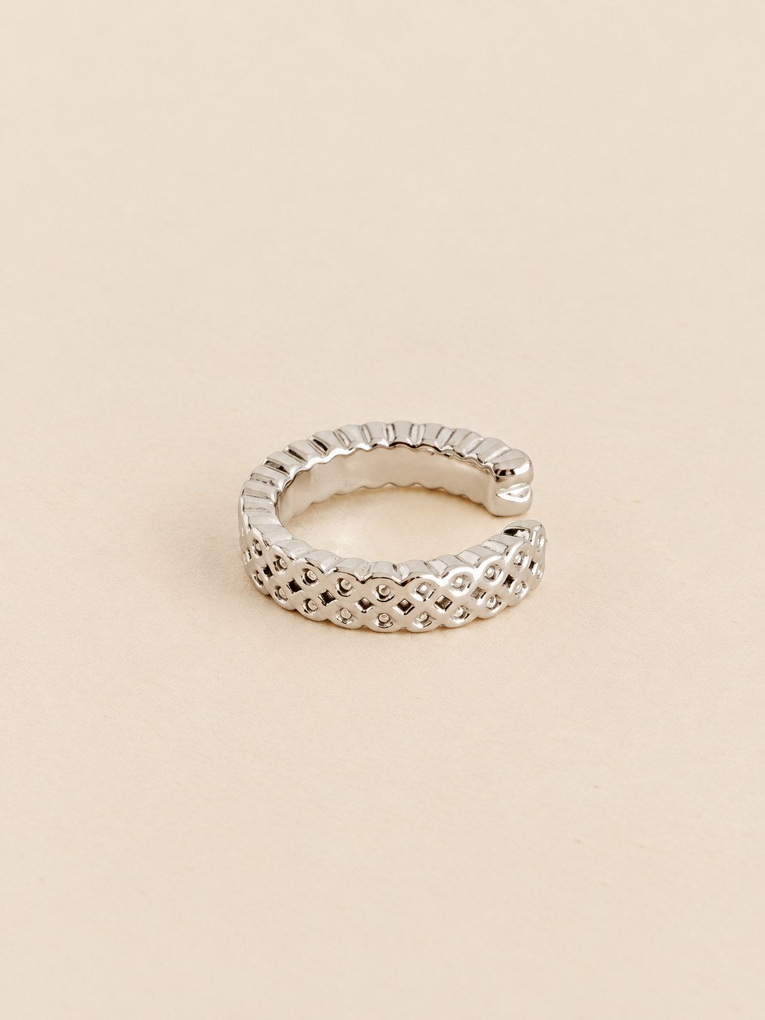 Earcuff Plateado Martillado · Hero · Anturia