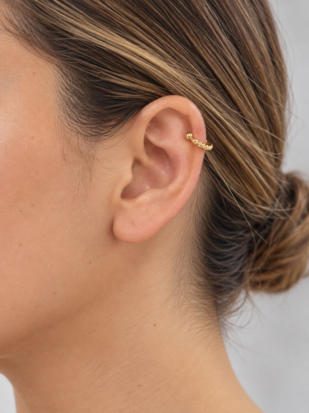 Earcuff Entorchado · Modelo · Anturia