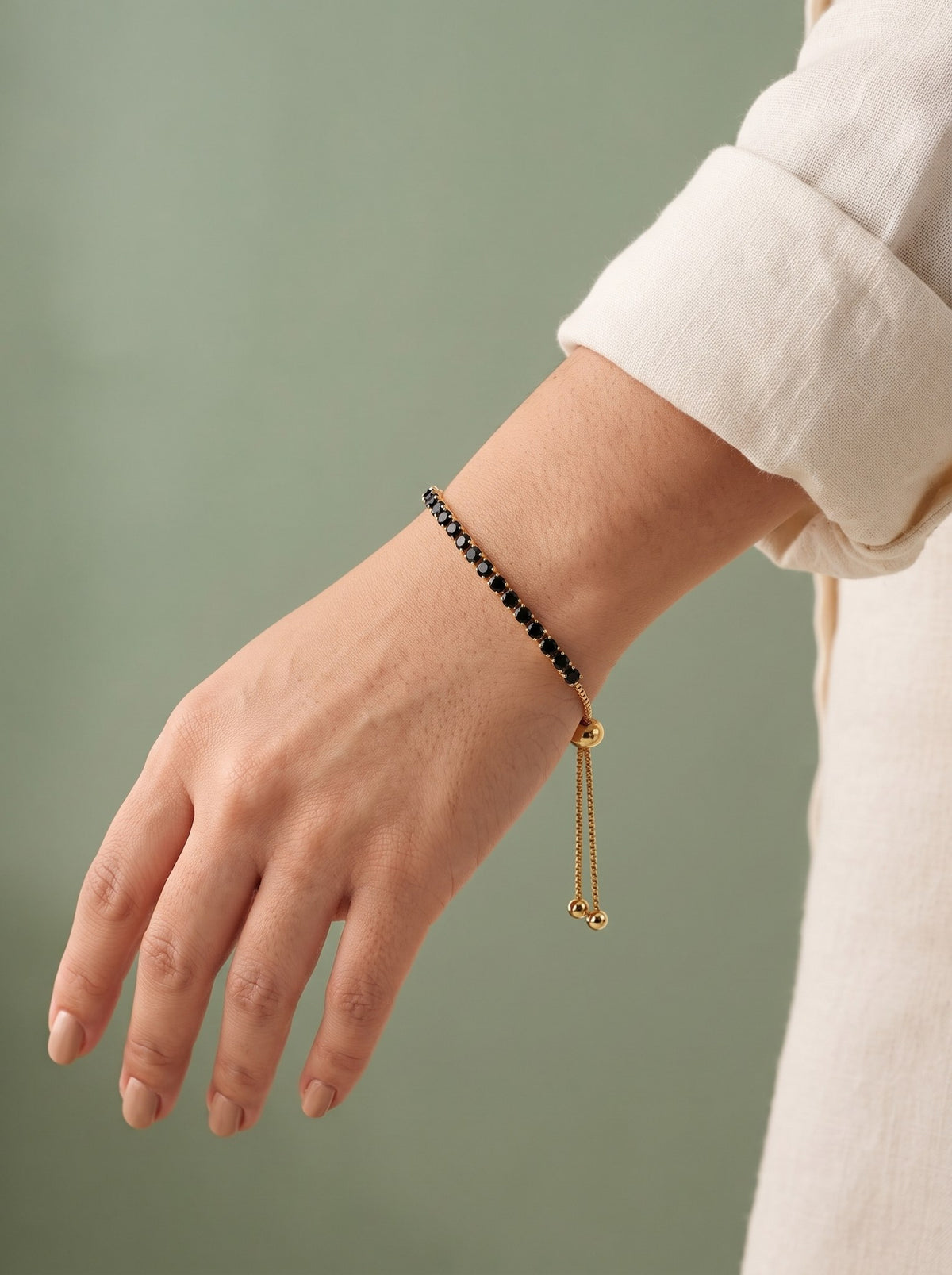 Pulsera Tipo Tennis Negro Graduable · Modelo · Anturia