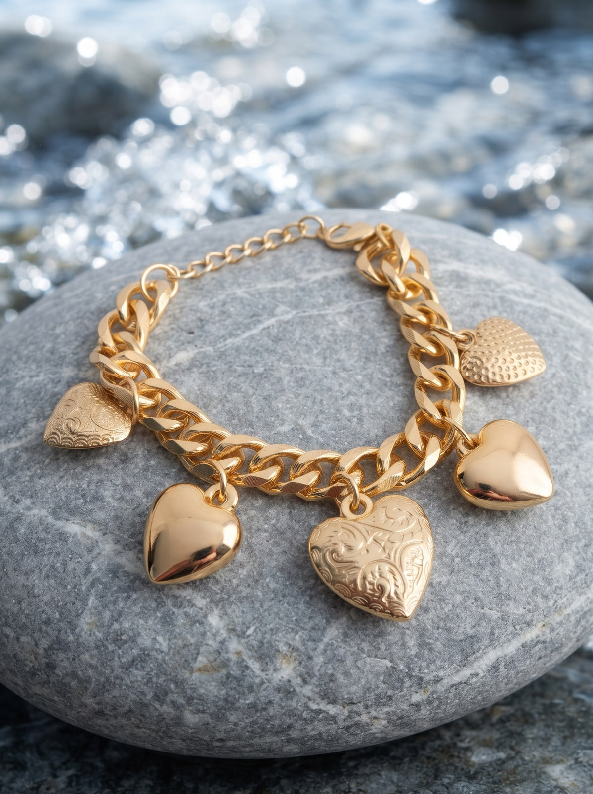 Pulsera Maxi Corazones Dorado · Lifestyle · Anturia