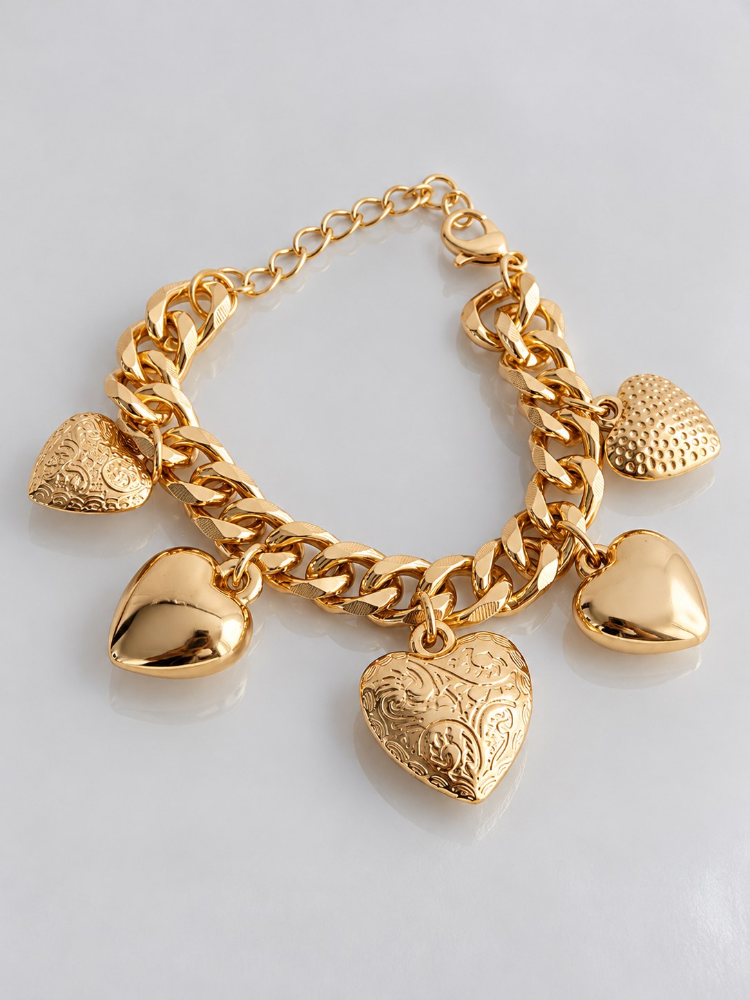 Pulsera Maxi Corazones Dorado · Macro · Anturia