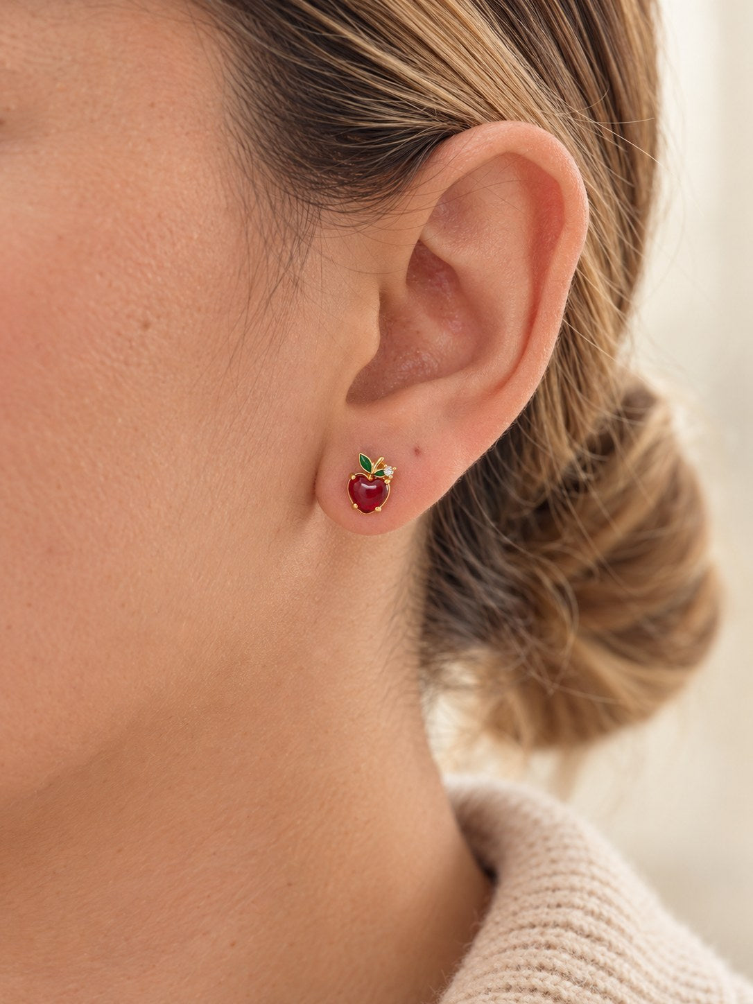 Topo Seguridad Corazón Manzana Roja · Modelo · Anturia