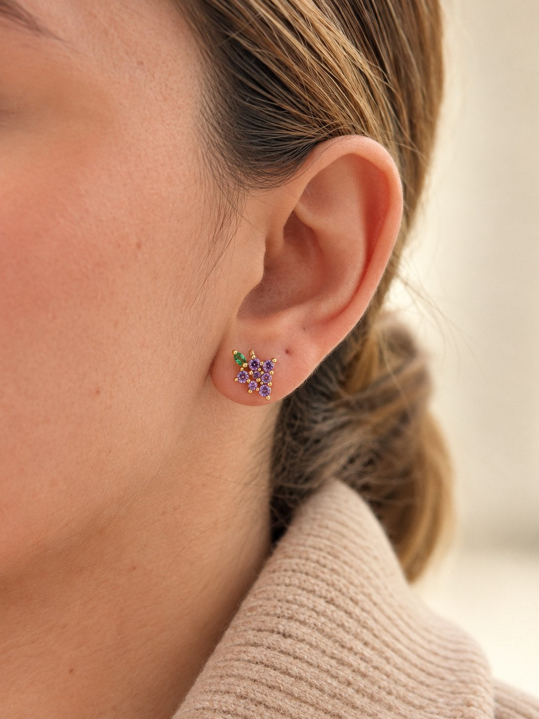 Topo Uvas Microcircón Dorado · Modelo · Anturia