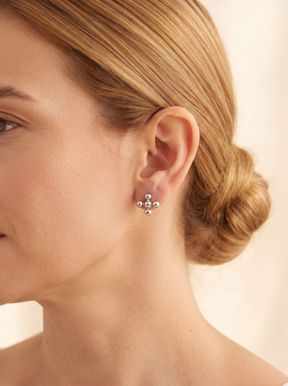 Topo Seguridad Cruz Balines Plateado · Modelo · Anturia