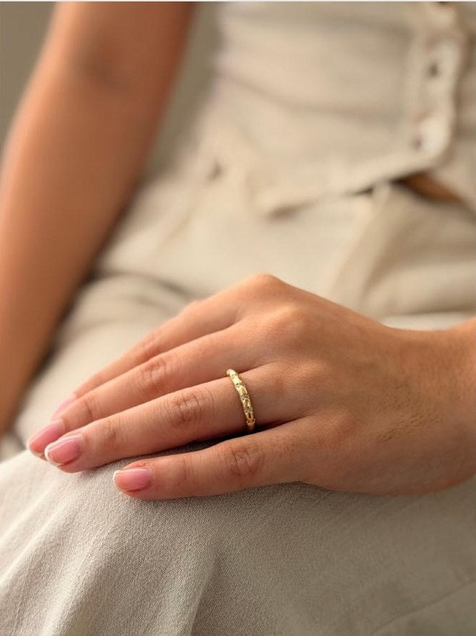Anillo Circón Incrustado Cristal · Anturia