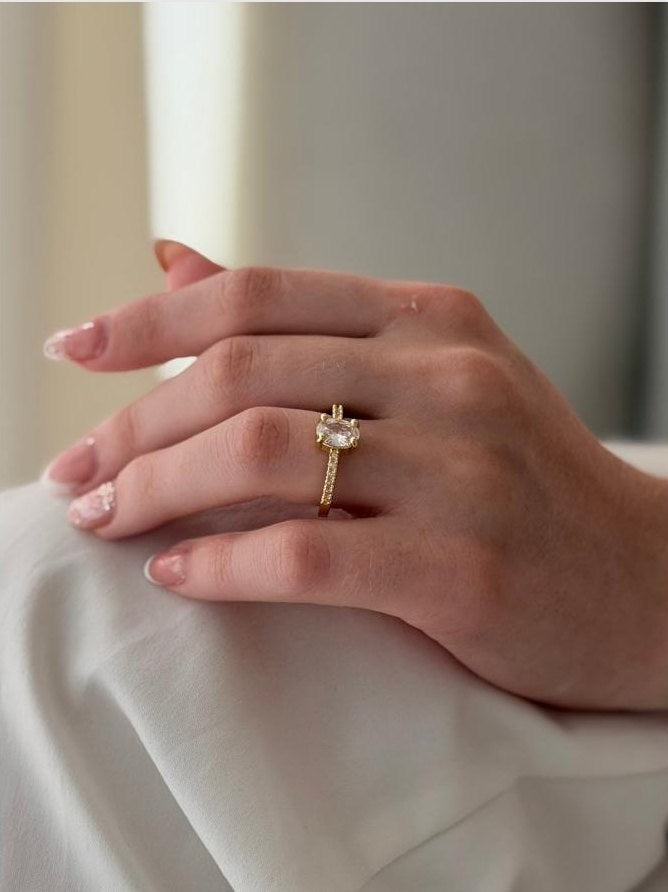Anillo Tipo Compromiso Circón Grande · Anturia