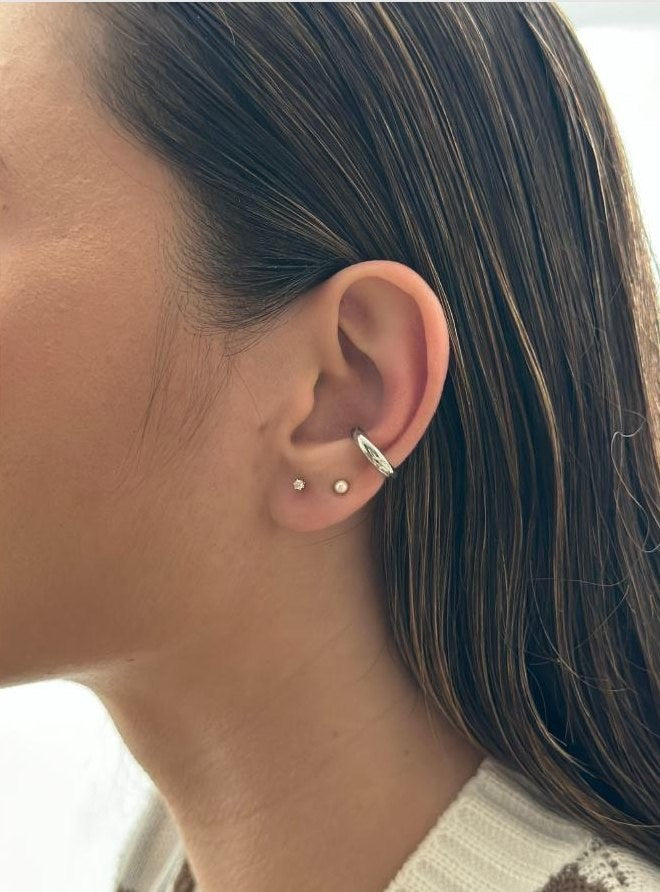 Earcuff Liso Plateado · Anturia